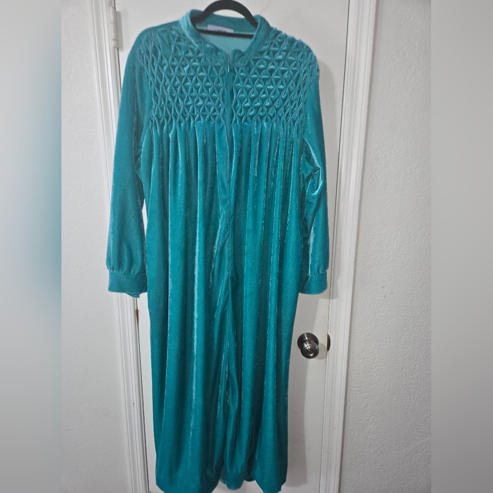 Only Necessities Teal Robe 30x48